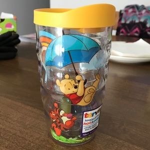 BRAND NEW 10oz winnie the pooh tervis tumblr